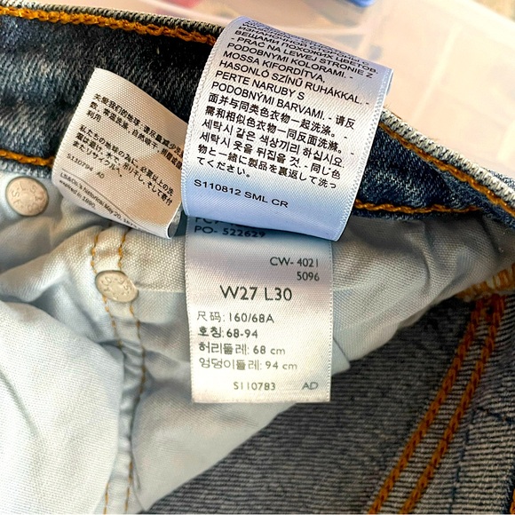 NWOT Levi’s 501 Original Fit Ladies Size 27 Jeans - Medium Blue Wash - Picture 2 of 5